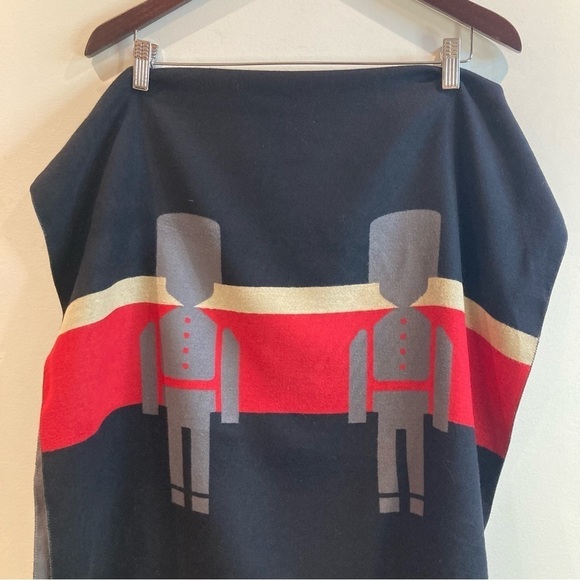 SCARF Large Unbranded Super Soft With  Toy British Palace Guards Design Pattern - Picture 3 of 6